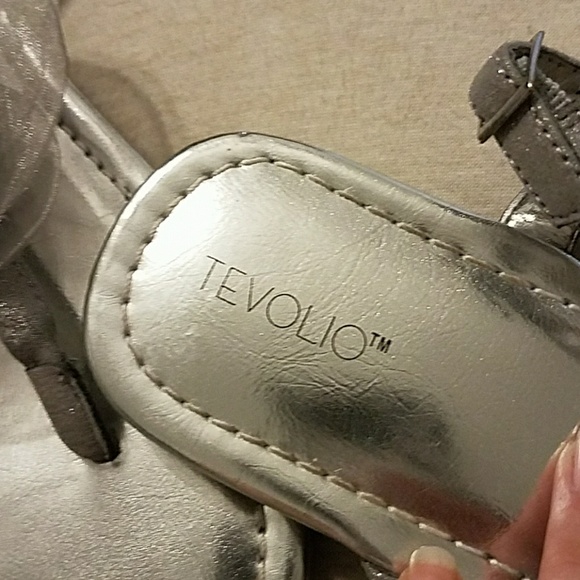 Grey sandals with rosette detail - Picture 2 of 4